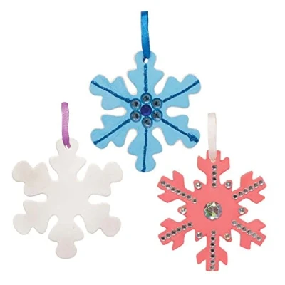 Abbildung von Baker Ross FE866 Schneeflocken Keramik Anhänger 5er Pack, Kinder Kunstset zum Bemalen, Dekorieren und Ausmalen