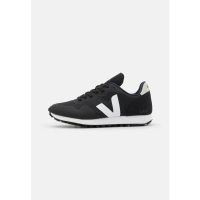 Abbildung von Veja SDU Sneaker low, Herren, Größe: 44, Black/white Polyester