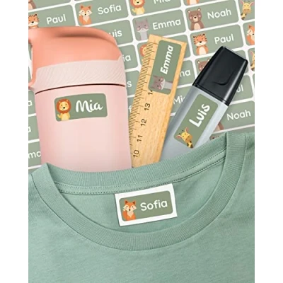 Abbildung von melu kids® Namensaufkleber für Kleidung &amp; Gegenstände, (50 Stück) Namensschilder Kinder waschmaschinenfest und personalisiert (grün)