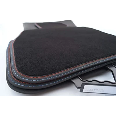 Abbildung von Fußmatten für 1er BMW F40 (Doppelnaht M1 Design) Velours Matten Automatten in Original Qualität 4 teilig Schwarz Rot Blau