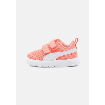 Abbildung von Puma Courtflex V3 Unisex Laufschuh Straße für Kinder, Größe: 22, Fruit/white/peach frost Schuhe