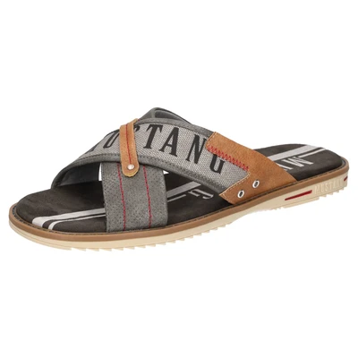Abbildung von Mustang Shoes Pantolette, Sommerschuh, Schlappen, Poolslides, mit auffälligem Logoschriftzug