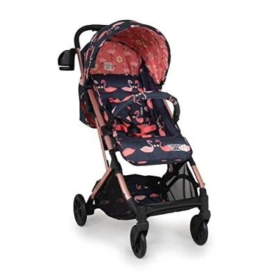 Abbildung von COSATTO Woosh 3 Leichter Kinderwagen ab Geburt bis 25kg.Einfaches Zusammenklappen mit 1 Hand,kompakt, Teleskopgriff,extra großer Einkaufskorb,Becherhalter, Stoßstange &amp; Regenschutz (Pretty Flamingo)