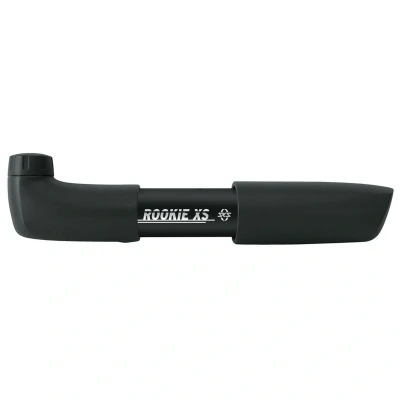 Abbildung von SKS GERMANY ROOKIE XS BLACK Fahrradpumpe mit hoher Pumpleistung (Fahrradzubehör umkehrbarem Kopf für alle Ventile, robust und leistungsstark, max. Druck: 6 bar / 87 PSI), schwarz