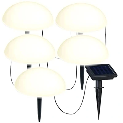 Abbildung von Lunartec Solar Lichterkette: Bodenlichterkette mit 5 warmweißen Halbkugeln, Lichtsensor, IP44 (Solar Gartenkugel, LED Aussenbeleuchtung, Bodenleuchte)