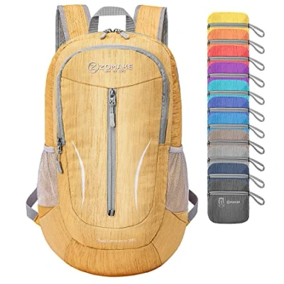 Abbildung von ZOMAKE Faltbarer Rucksack Leicht 25L Kleiner Rucksäcke Wasserdicht Wanderrucksack Packable Backpack für Damen Herren Outdoor Wandern(Schlammgelb)