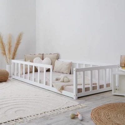 Abbildung von Homestyle4u Kinderbett 90x200 cm Weiß Holzbett Bodenbett Kiefer Montessori Bett (inkl. Lattenrost und Rausfallschutz)