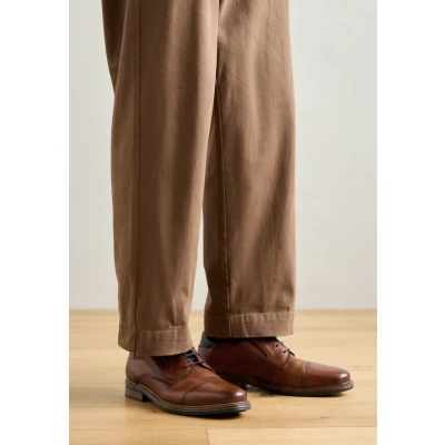Abbildung von bugatti Herren Businessschuhe, Männer Schnürer,Derby schnürung,Freizeit,Schnuerschuhe,Schnuerer,straßenschuhe,Low tie,Cognac (6300),40 EU / 6.5 UK