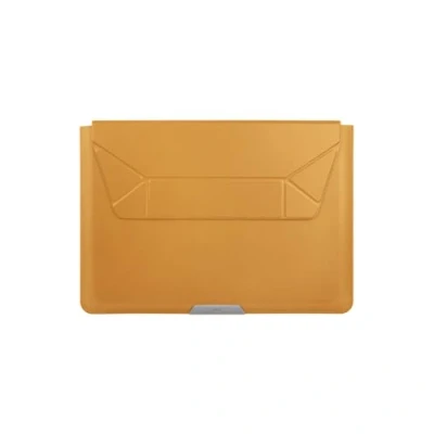 Abbildung von Uniq Oslo Laptop Hülle / Sleeve Mit Faltbarem Laptopständer 14 Zoll 14.2 Kunstleder Deep Mustard Gelb