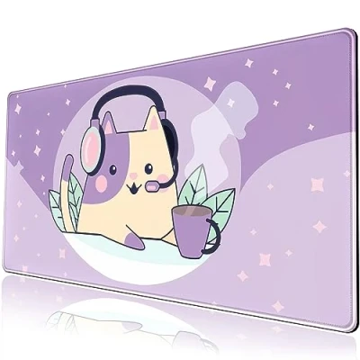 Abbildung von Kawaii Lila Space Cat Schreibtischunterlage Niedliches Anime Erweitertes Mauspad Groß XXL Gaming Langes Mousepad Tastatur Pad Maus Desktop Matte 80 x 40 cm