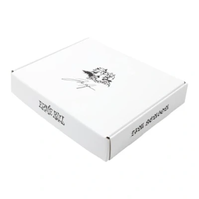 Abbildung von Ernie Ball Tim Henson Signature Saiten und Zubehörset