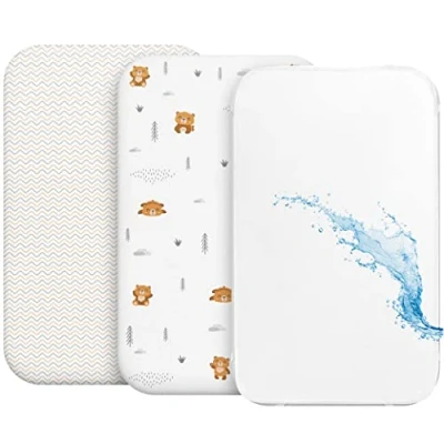 Abbildung von 2X Spannbettlaken aus 100% Baumwolle mit Gummiband 1X Matratzenschoner wasserdichtem Material 3er Set 55x90cm Teddybär