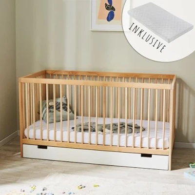 Abbildung von Kids Collective Babybett Kinderbett Gitterbett 60x120 höhenverstellbar &amp; herausnehmbare Sprossen, mit Schublade und Matratze Buchenholz Natur sehr stabil Made in Europe