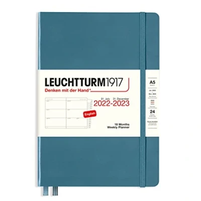 Abbildung von LEUCHTTURM1917 366037 Wochenkalender Medium (A5) 2023, 18 Monate, Stone Blue, Englisch
