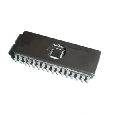Abbildung von 5 Stück M27C801 100F6 Integrated Circuit CDIP32