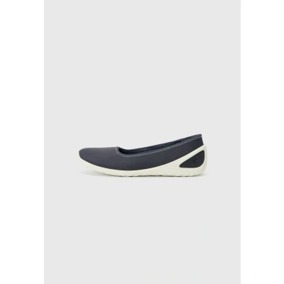 Abbildung von ECCO Biom Lite Womens Marine 38 EU