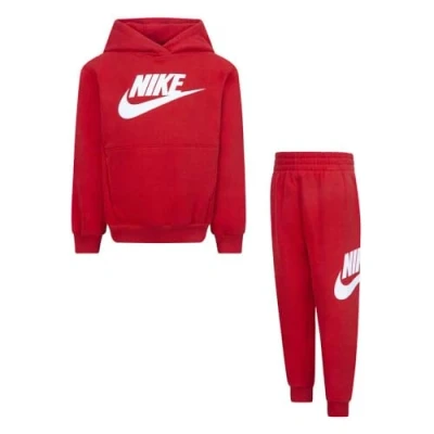 Abbildung von Nike Overall bestehend aus Sweatjacke und Hose Sweatshirt mit Kapuze Kängurutaschen gesticktem Logo verstellbarer Taille Kordelzug