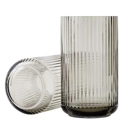 Abbildung von Lyngby Porcelæn Vase H38 cm aus mundgeblasenem Glas zeitlos, grau