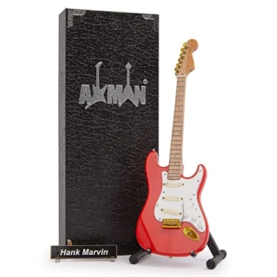 Abbildung von Axman Hank Marvin (The Shadows) Miniatur Gitarren Nachbildung Musikgeschenke Handgefertigte Ornamente im Maßstab 1/4 inklusive Displaybox, Namensschild und Gitarrenständer
