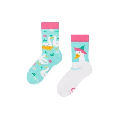 Abbildung von Dedoles Socken Unisex Damen Herren &amp; Kinder Baumwolle viele lustige Designs Fussball Fahrrad Pferde Geschenk links rechts verschieden, Farbe: Blau, Motiv: Gänse und Blumen, Gr. 27 30
