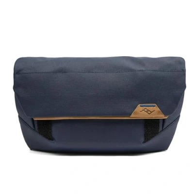 Abbildung von Peak Design Field Pouch V2 Zubehörtasche/Gürteltasche Blau mit Tragegurt (BP MN 2)