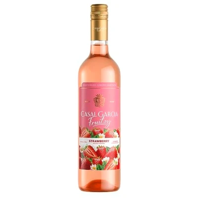 Abbildung von Casal Garcia Fruitzy Strawberry 5,5% vol. (1 x 0.75l)