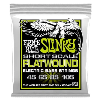 Abbildung von Ernie Ball Regular Slinky Short Scale Flatwound E Bass Saiten, Stärke 45 105