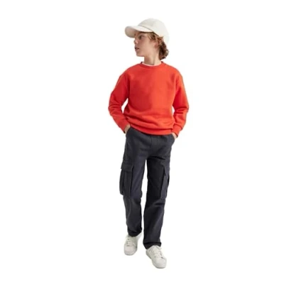 Abbildung von DeFacto Jungen Sweatshirt Bequeme Sweatshirts für Kinder Stylische Pullover und Fleecepullover