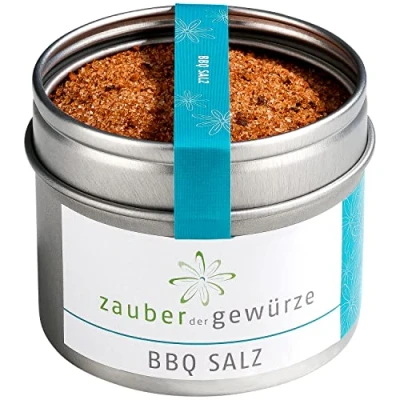 Abbildung von Zauber der Gewürze BBQ Salz zum Grillen von Steak und Verfeinern Grillgemüse Salat, Gewürz mit dezentem Rauchgeschmack, Spitzenqualität in wiederverschließbarer Aroma Dose, 105 g