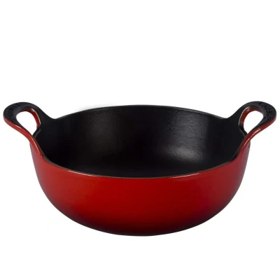 Abbildung von Le Creuset Wokpfanne / Balti Gericht Kirschrot ø 24 cm 2.7 Liter Emaillierte Antihaftbeschichtung