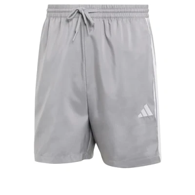 Abbildung von adidas Herren Essential Three Stripes Chelsea Base Short, Grey Three/White, XXL