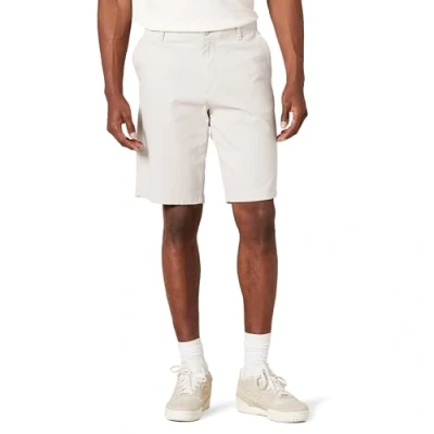 Abbildung von Amazon Essentials Herren Flatfront Chinoshorts, Komfortabler Stretch, 28 cm Schrittlänge, Schmale Passform, Stone, 30W