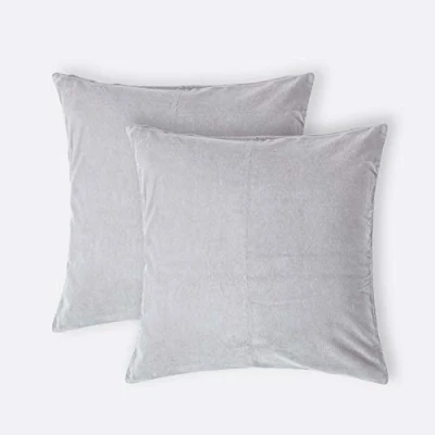 Abbildung von Homescapes 2 Samt Kissenhüllen im Set, grau, weiche Zierkissenbezüge 40 x cm, Dekokissenhüllen für Zierkissen und Sofakissen mit verdecktem Reißverschluss, hellgrau