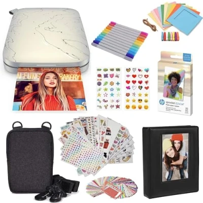 Abbildung von HP Sprocket Select Tragbarer Sofortbilddrucker mit 2,3 x 3,4 Zoll (Weiß) Kit: Zink Papier 20er Pack, Fotoalbum, Etui, Marker, Stickersets.