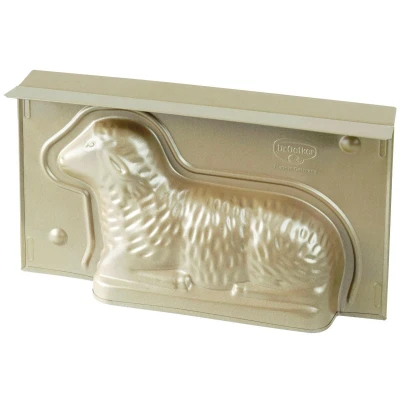 Abbildung von Dr. Oetker Backform Lamm zu Ostern 900 ml Füllvolumen 3D Kuchenform in Gold mit Antihaftbeschichtung und Osterlamm als Motiv zum backen Leckere Deko Osterlammform