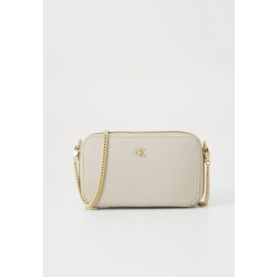 Abbildung von Calvin Klein Jeans Minimal MONO Camera BAG Umhängetasche, Damen, Größe: One Size, Chateau