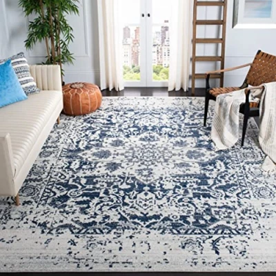 Abbildung von SAFAVIEH Distressed Teppich für Wohnzimmer, Esszimmer, Schlafzimmer Madison Collection, Kurzer Flor, Creme und Marineblau, 244 X 305 cm
