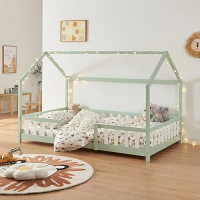 Abbildung von [en.casa] Kinderbett Sisimiut Hausbett 140 x 200 cm mit Rausfallschutz Holzbett für Kinder Bodenbett Lattenrost Kiefernholz Mintgrün/Weiß