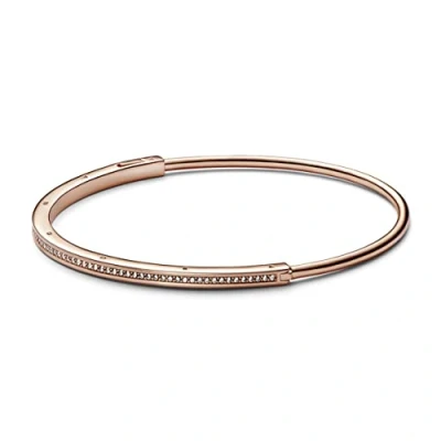 Abbildung von PANDORA Signature I D Pavé Armreif in der Farbe Roségold aus rosévergoldeter Metalllegierung Größe: 17.5 cm, 582313C01 2