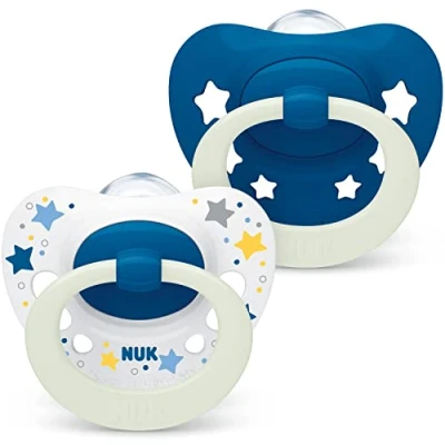 Abbildung von NUK Signature Night Babyschnuller, 18 36 Monate, Beruhigt 95% der Babys, BPA freie Silikonschnuller in Herzform, Leuchtet im Dunkeln, Mit Etui, Blaue Sterne, 2 Stück