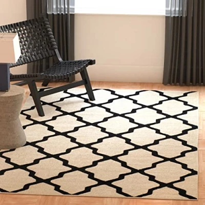 Abbildung von SAFAVIEH Geometrisch Teppich für Wohnzimmer, Esszimmer, Schlafzimmer Cambridge Collection, Kurzer Flor, Elfenbein und Schwarz, 152 X 244 cm