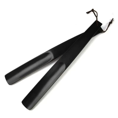 Abbildung von OneBarlercorn 2Pcs Schuhlöffel,Schuhloffel Langer Schuhlöffel Holz Lang Schuhanzieher Lange Schuhloeffel Schuhanziehen Shoe Horn Design aus Stabil,38cm(Schwarz)