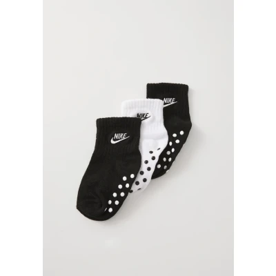 Abbildung von Nike Sportswear CORE Futura LOGO 3 PACK Socken für Kinder, Größe: 16 17, Black