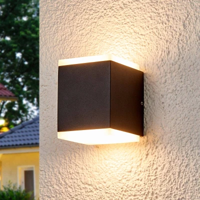 Abbildung von Außenwandleuchte Sarah mit LEDs und Diffusor
