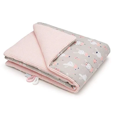 Abbildung von EliMeli BABYDECKE Kuscheldecke 100% Baumwolle Warme Baby Decke aus Waffelstoff mit Füllung Ideal als Kinderwagendecke Geschenke für Junge und Mädchen (Rosa Hase)