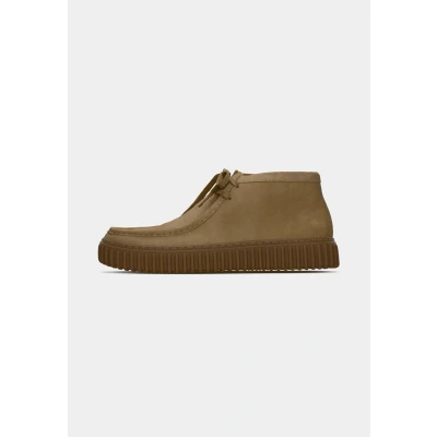 Abbildung von Clarks Premium Unisex Torhill Hi Boot, Dark Sand Suede, 47 EU