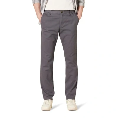 Abbildung von Amazon Essentials Herren Knitterarme Flatfront Chinohose, Enger Schnitt, Grau, 40W / 32L
