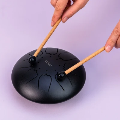 Abbildung von Mikamax Spielzeug Musikinstrument Zungentrommel Instrument aus Metall Tongue Drum mit Trommelstöcken