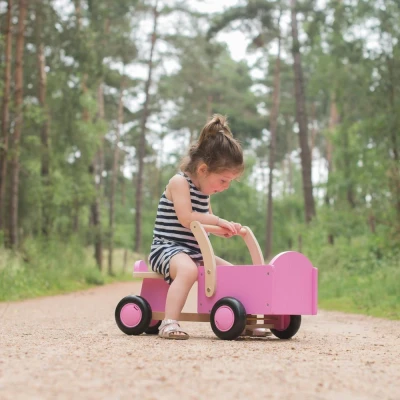 Abbildung von Bandits &amp; Angels Rutschauto mit Transportkiste kleiner Flitzer Pink