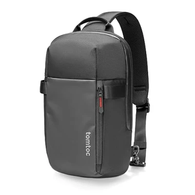 Abbildung von tomtoc Herren Umhängetasche Sling Bag Passt Neu 14 Zoll MacBook Pro M4/M3/M2/M1 Pro/Max (2024 2021) A3112 A3401 A3185, Wasserabweisend Crossbody Brusttasche Schultertasche Tagesrucksack